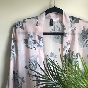 🔥SALE🔥 H&M Blush and Floral Kimono